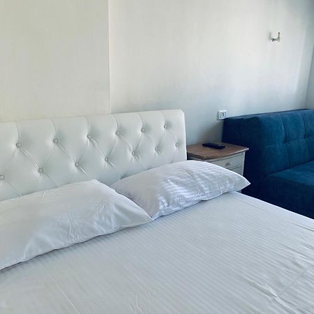 Royal Sea Studio Netanya Exteriör bild
