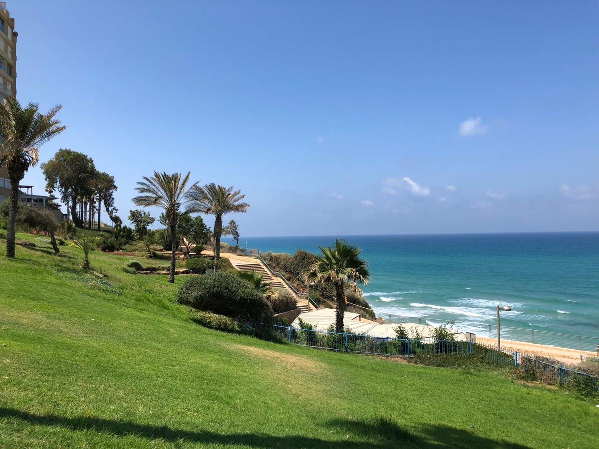 Royal Sea Studio Netanya Exteriör bild
